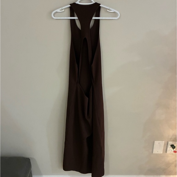 Aritzia‎ Babaton Brown Sculpt Knit Racer Midi Dress - Picture 6 of 6